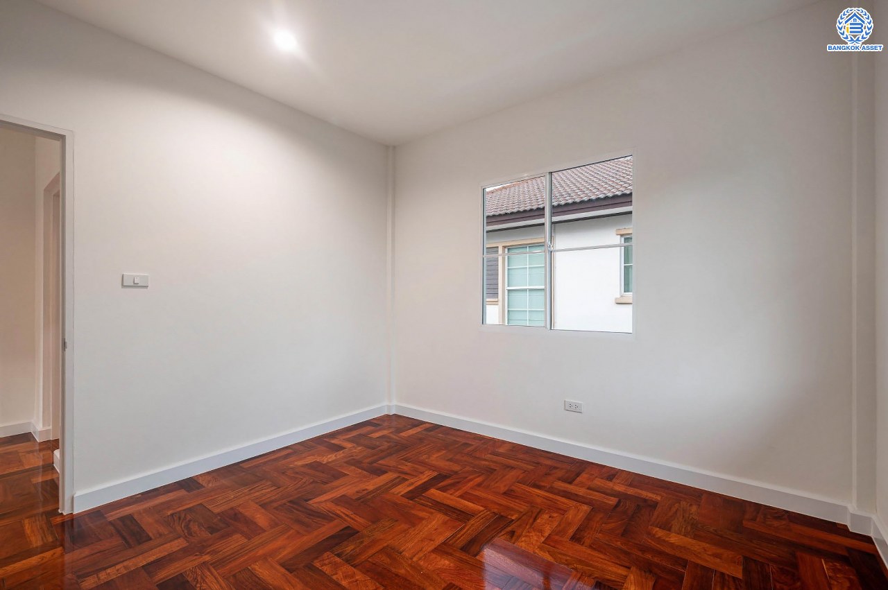 บ้านมือสองตกแต่งใหม่ โครงการ นันทวัน พระราม5 ตกแต่งหรูหรา หลังใหญ่กว่า 62 ตร.ว. ฟังก์ชันจัดเต็ม 3 ห้องนอน 2 ห้องน้ำ จอดรถได้ 2 คัน รองรับทุกความสุข ทำเลเดินทางสะดวก ใกล้ทางด่วน "กาญจนาภิเษก" และรถไฟฟ้า "สถานีบางรักใหญ่"...